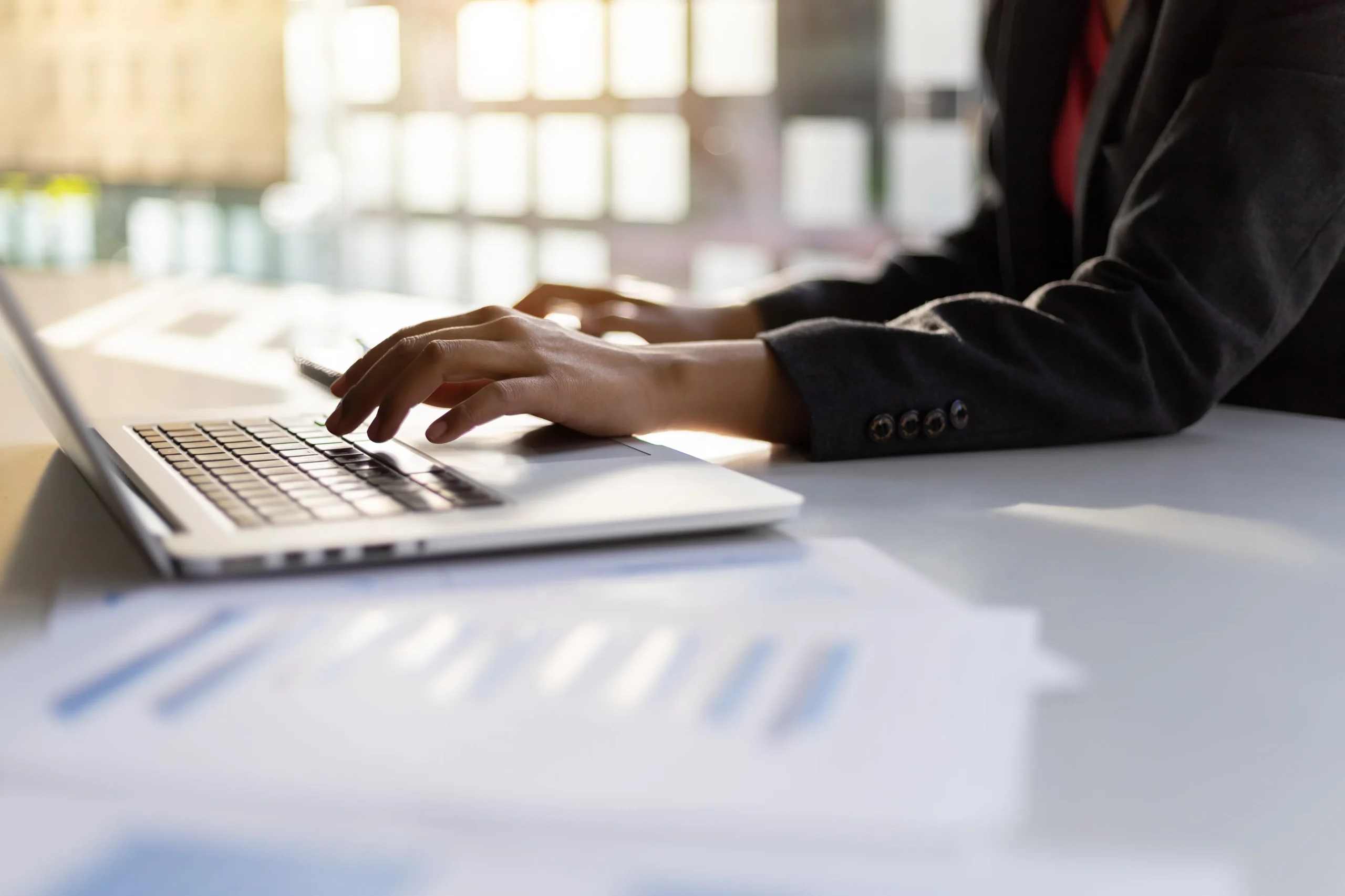 変動する社内通訳・翻訳ニーズをアウトソーシングで解決