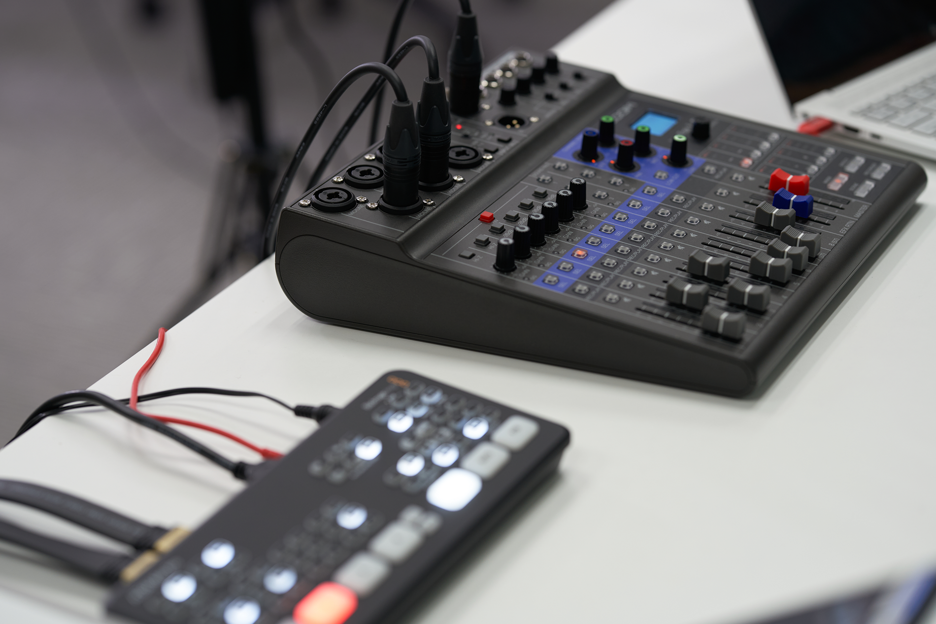 グローバル運営会議における同時通訳