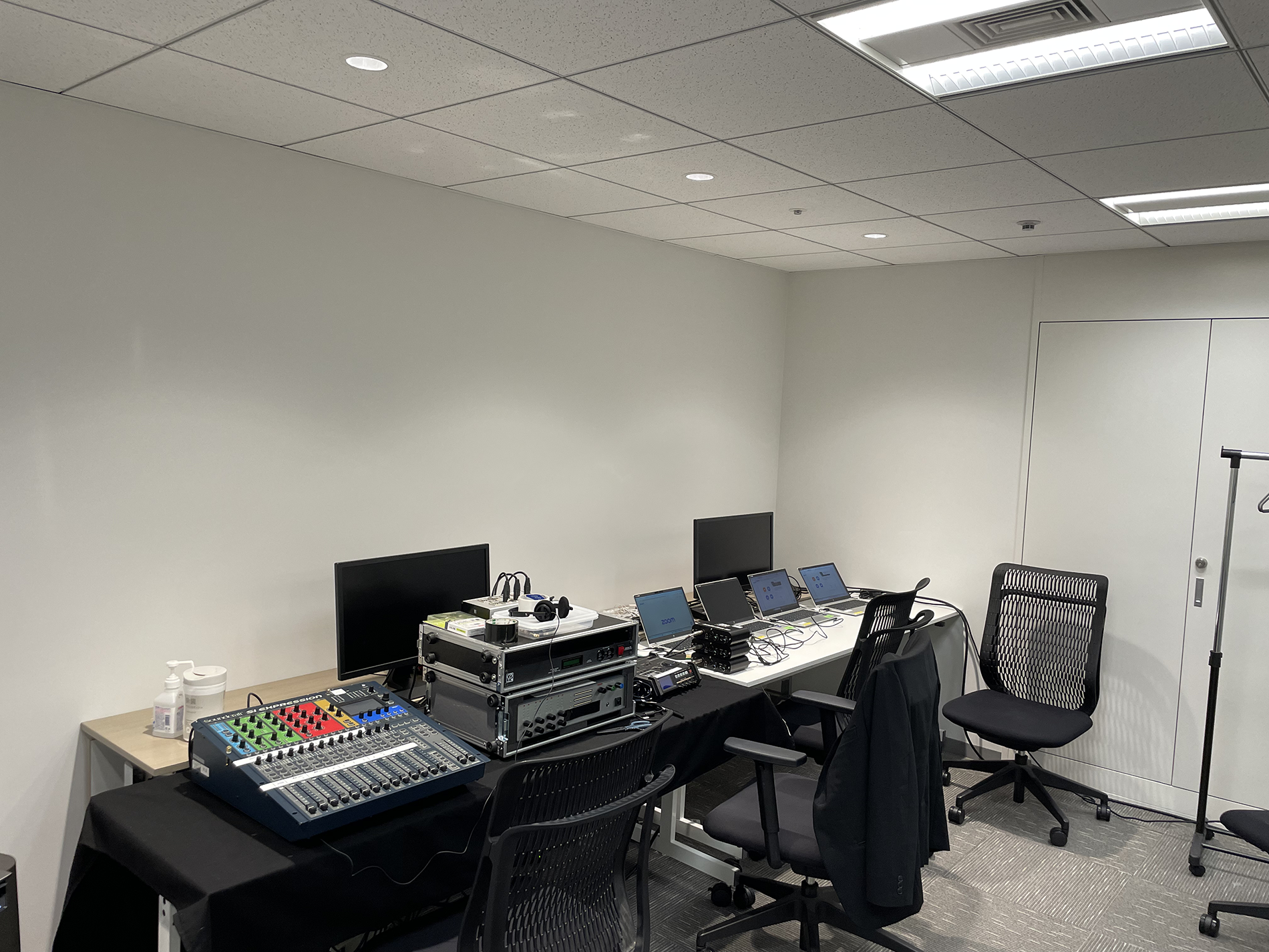 国際戦略技術会議のオンライン同時通訳・機材