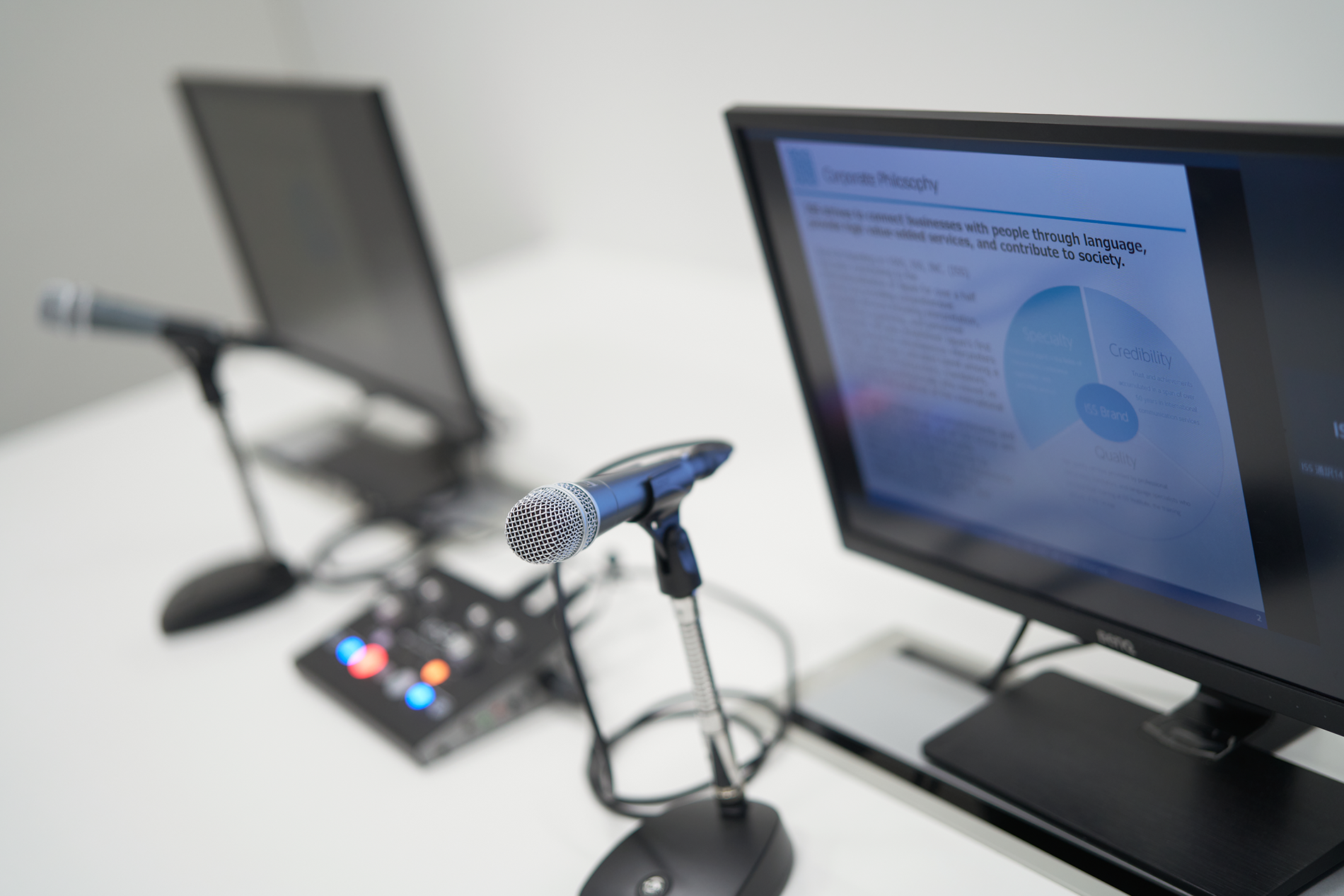 グローバル営業・経営会議における同時通訳